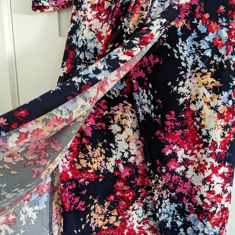 Beautiful floral dress - Picture 3 of 4
